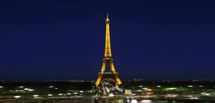 The use as telephony and radio tower prevented the Eiffel tower to be disassembled