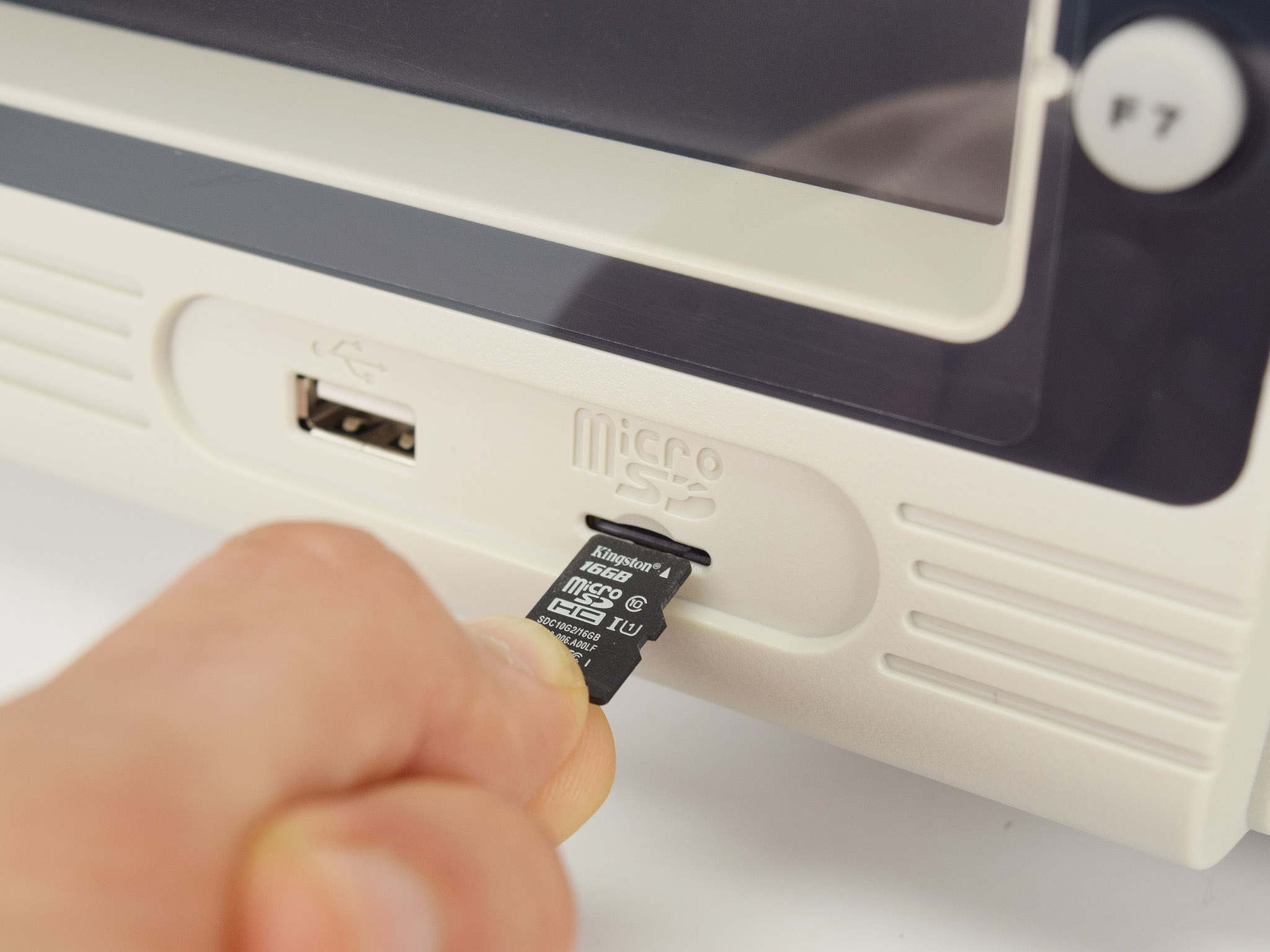 AE-166 / AE-167: 3 GHz spectrum analysers with tracking generator