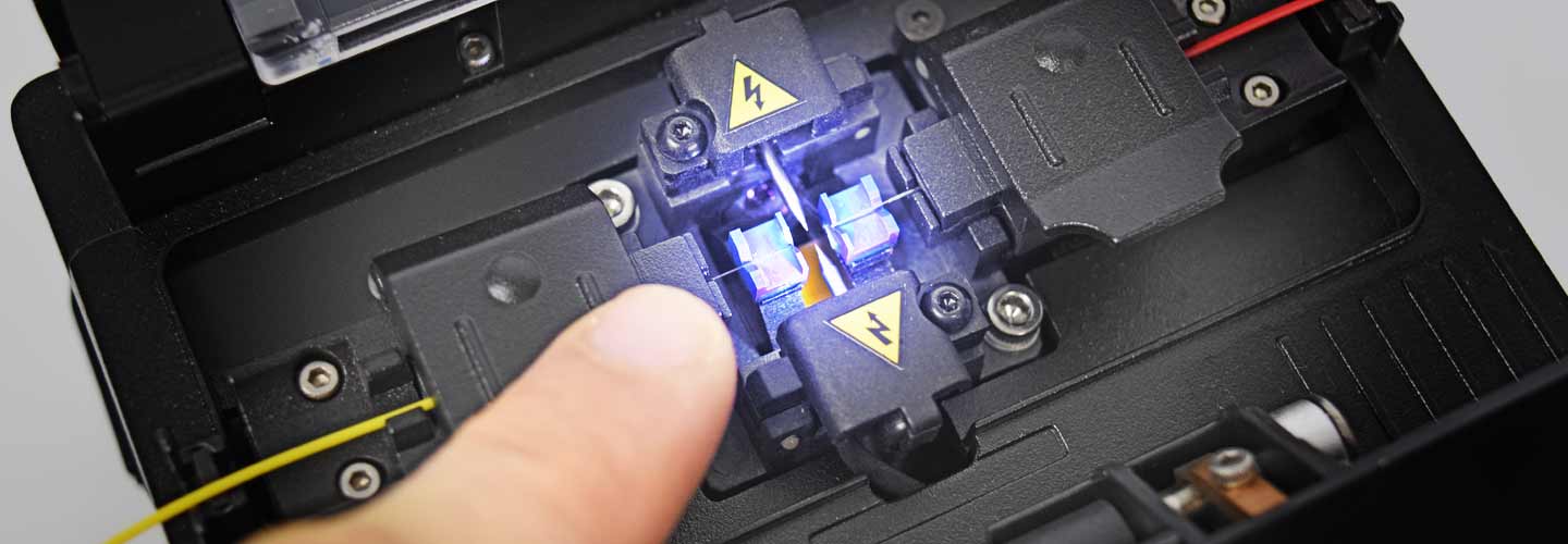 PROMAX catalog includes the complete set of instruments for the optical fiber installer.
