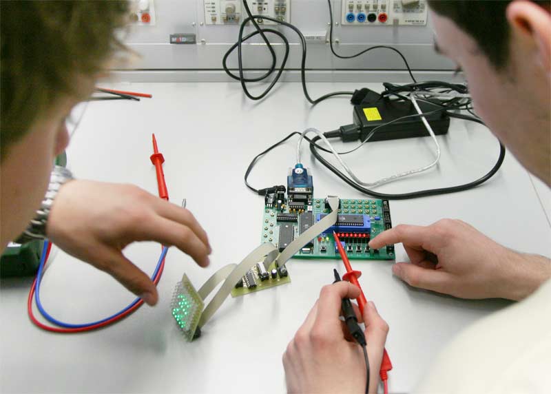 Equipment for electronic laboratories and vocational centers